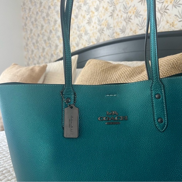 COACH‎ Style F79983 Green Metallic Town Tote - Picture 5 of 11